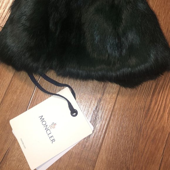 Moncler Real Fur hat - Picture 2 of 3